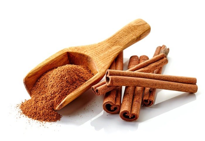 Dalchini powder and bark sticks