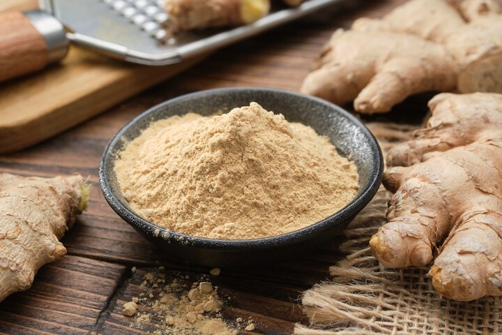 अदरक एवं सोंठ | Adrak Health Benefits in Hindi sookha adrak powder and fresh ginger