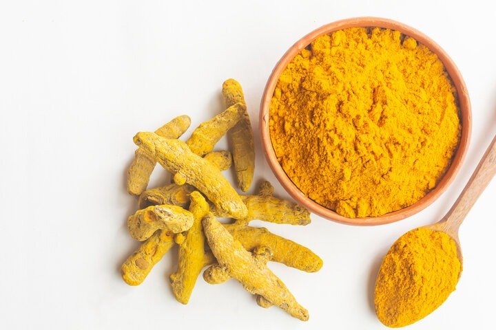 Haldi powder or roots