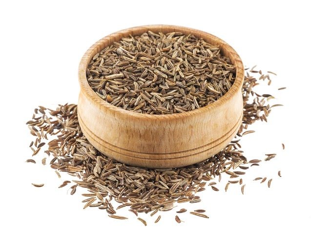 जीरे के 10 औषधीय फायदे, गुण-कर्म और उपयोग के सिद्ध तरीके | Jeere ke Fayde in Hindi jeera seeds in a bowl and outside